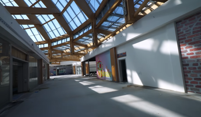 Le Acciaierie Shopping Village