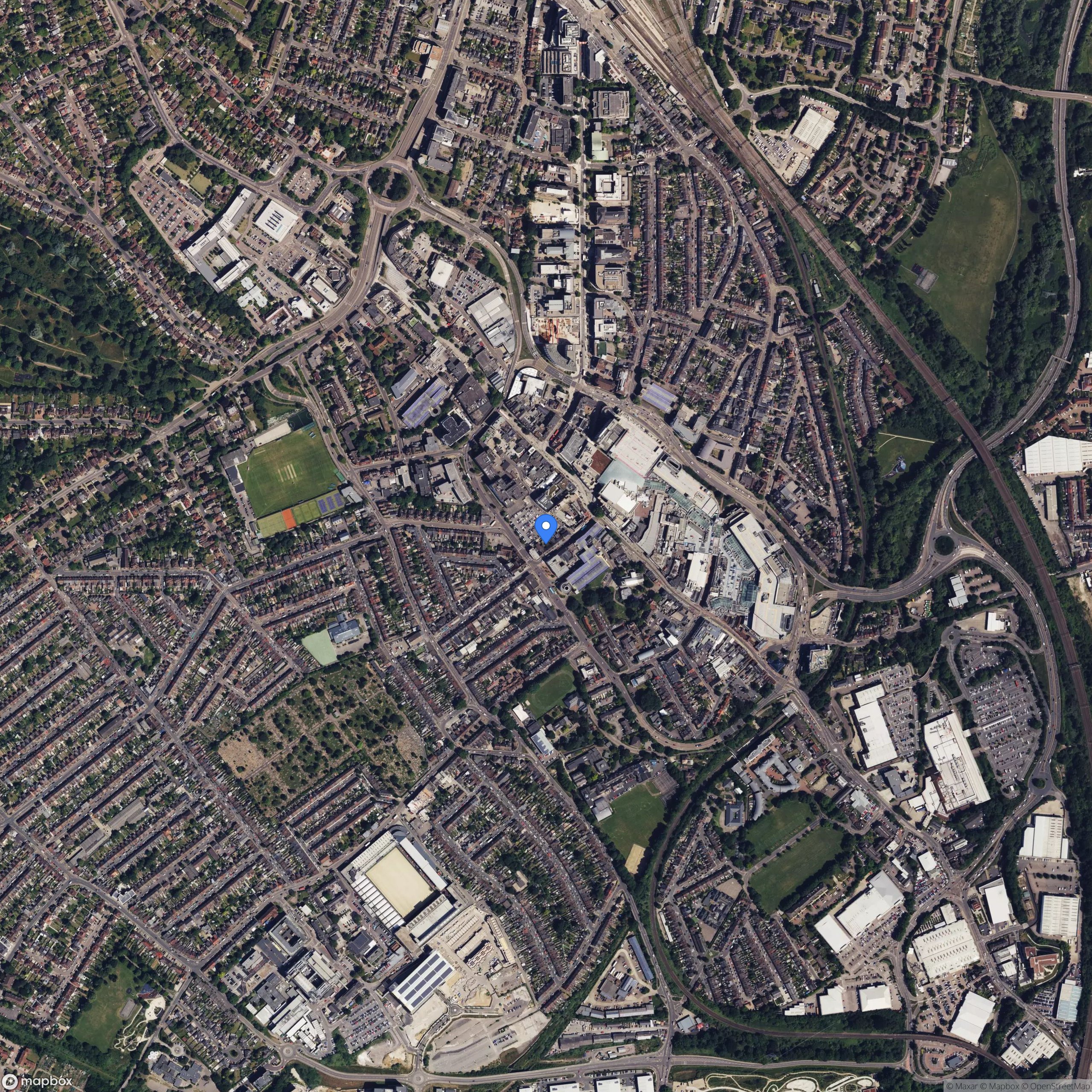 51°39'18.6"N 0°23'52.4"W