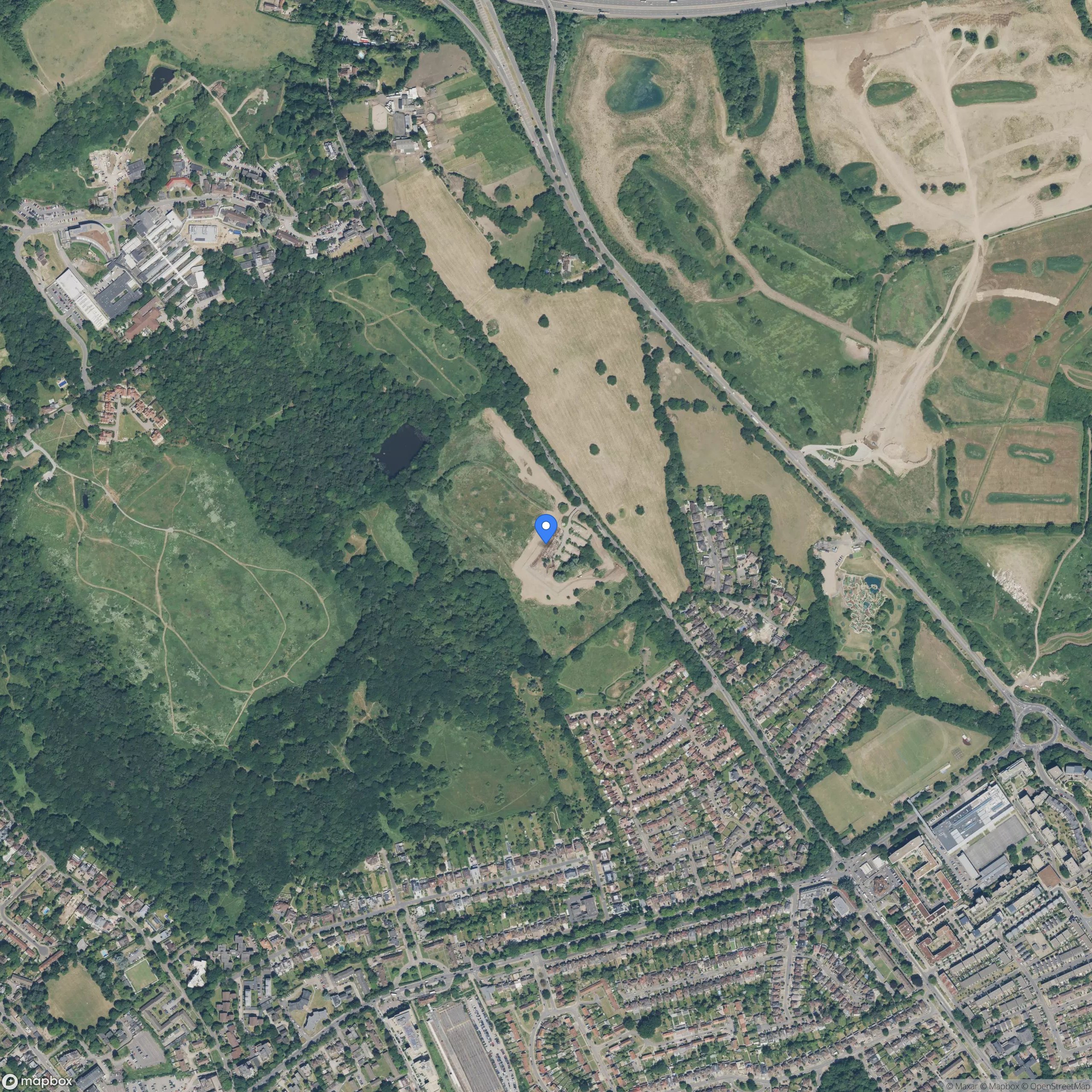 51°37'36.3"N 0°18'00.4"W