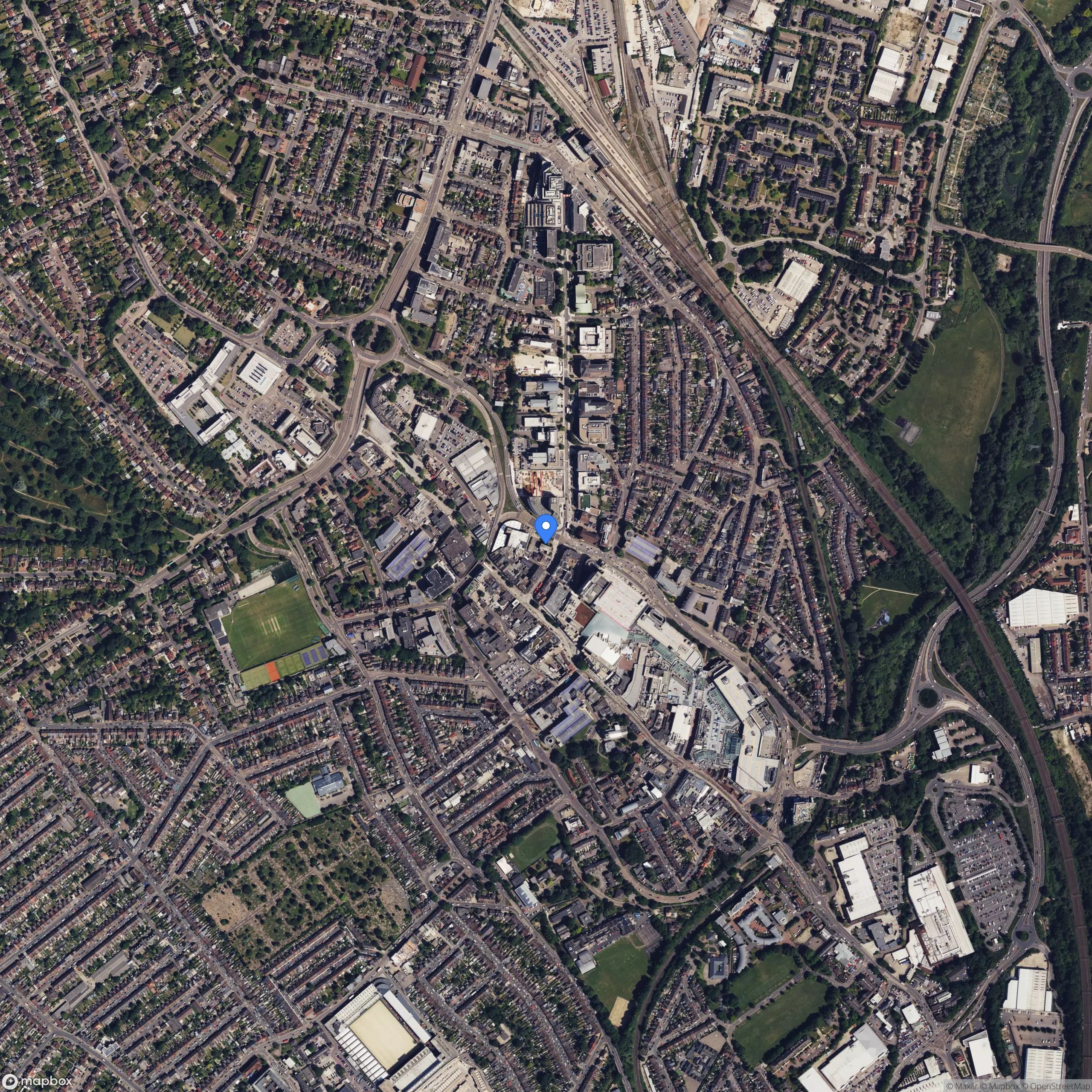 51°39'27.2"N 0°23'50.9"W