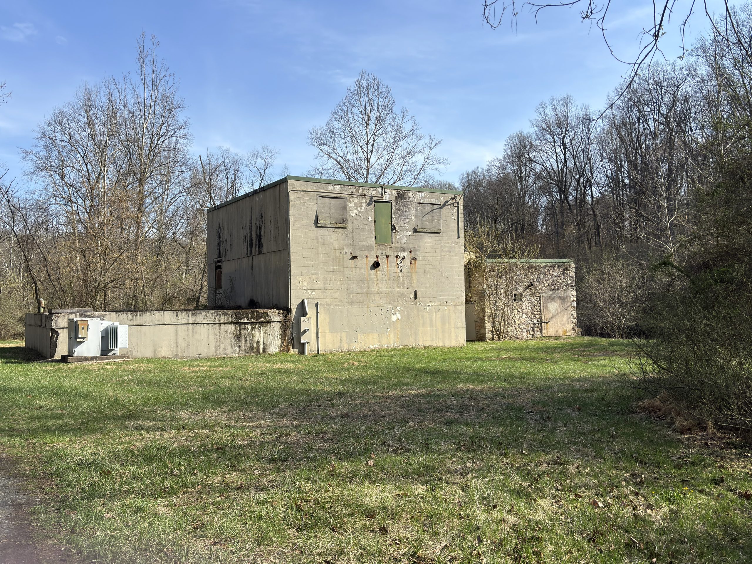 Abandoned pumphouse/mill thing