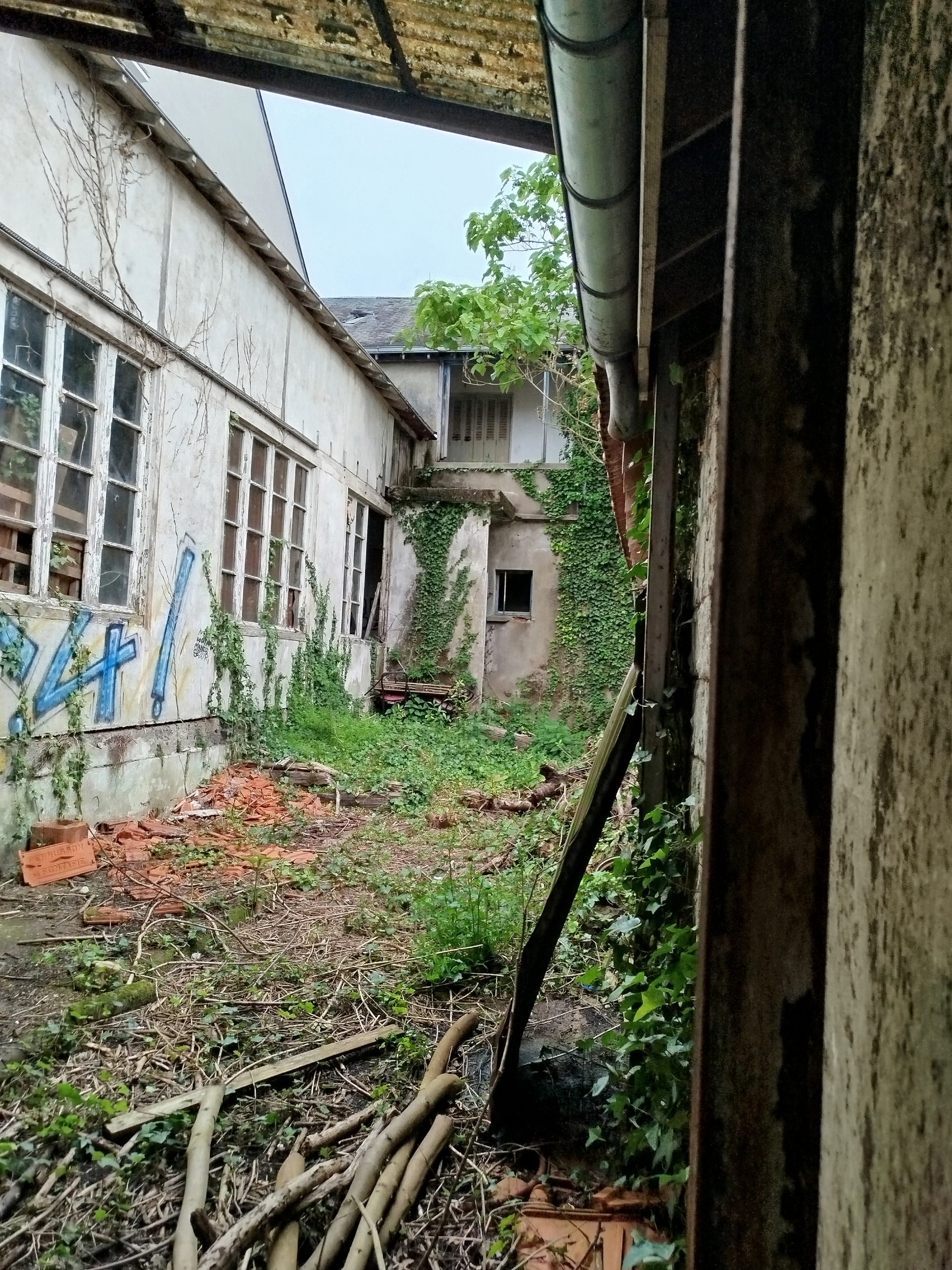 Mini usine et appartement