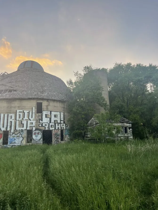 Abandon graffiti silo