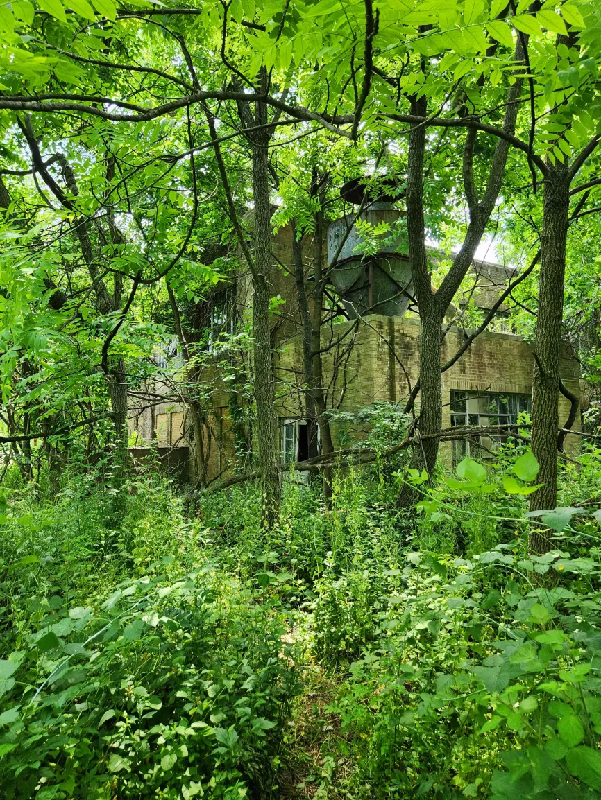 Abandoned storage facility / workshop