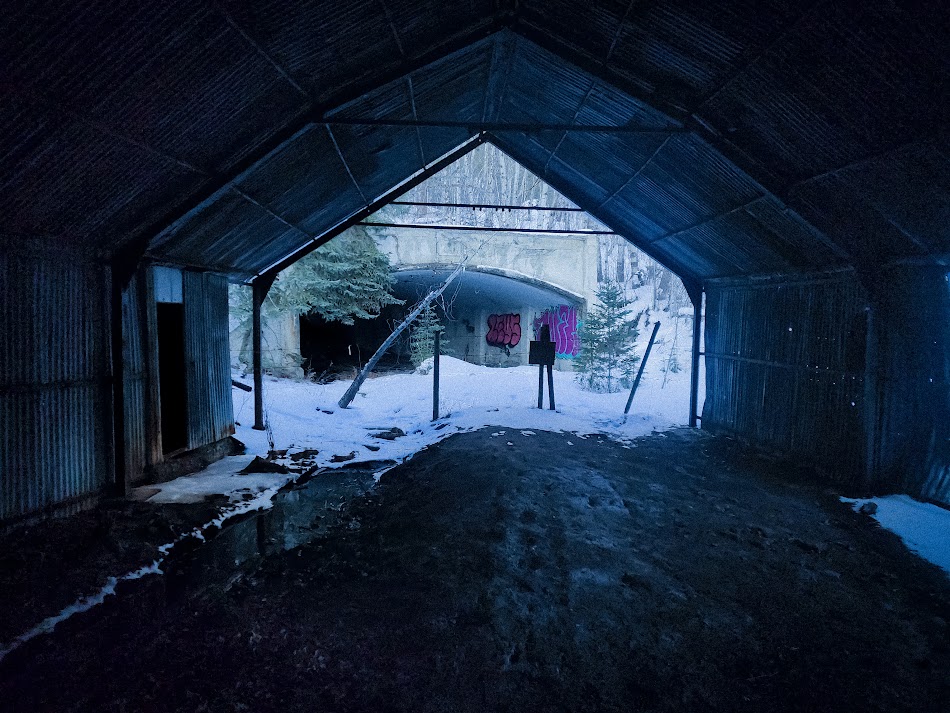 Coal mine entry
