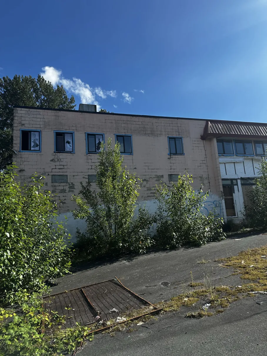 Abandoned old resturaunt