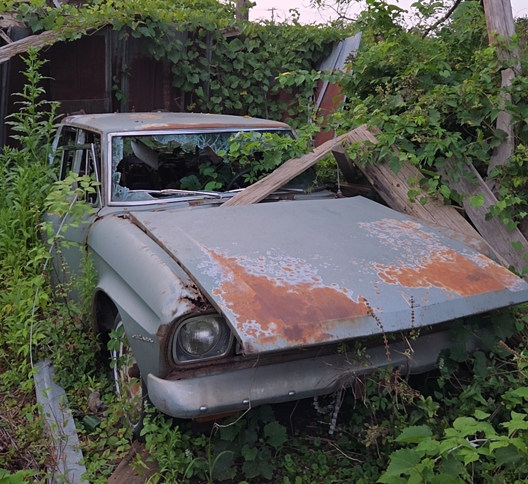 Old house & car abandoned in 70's