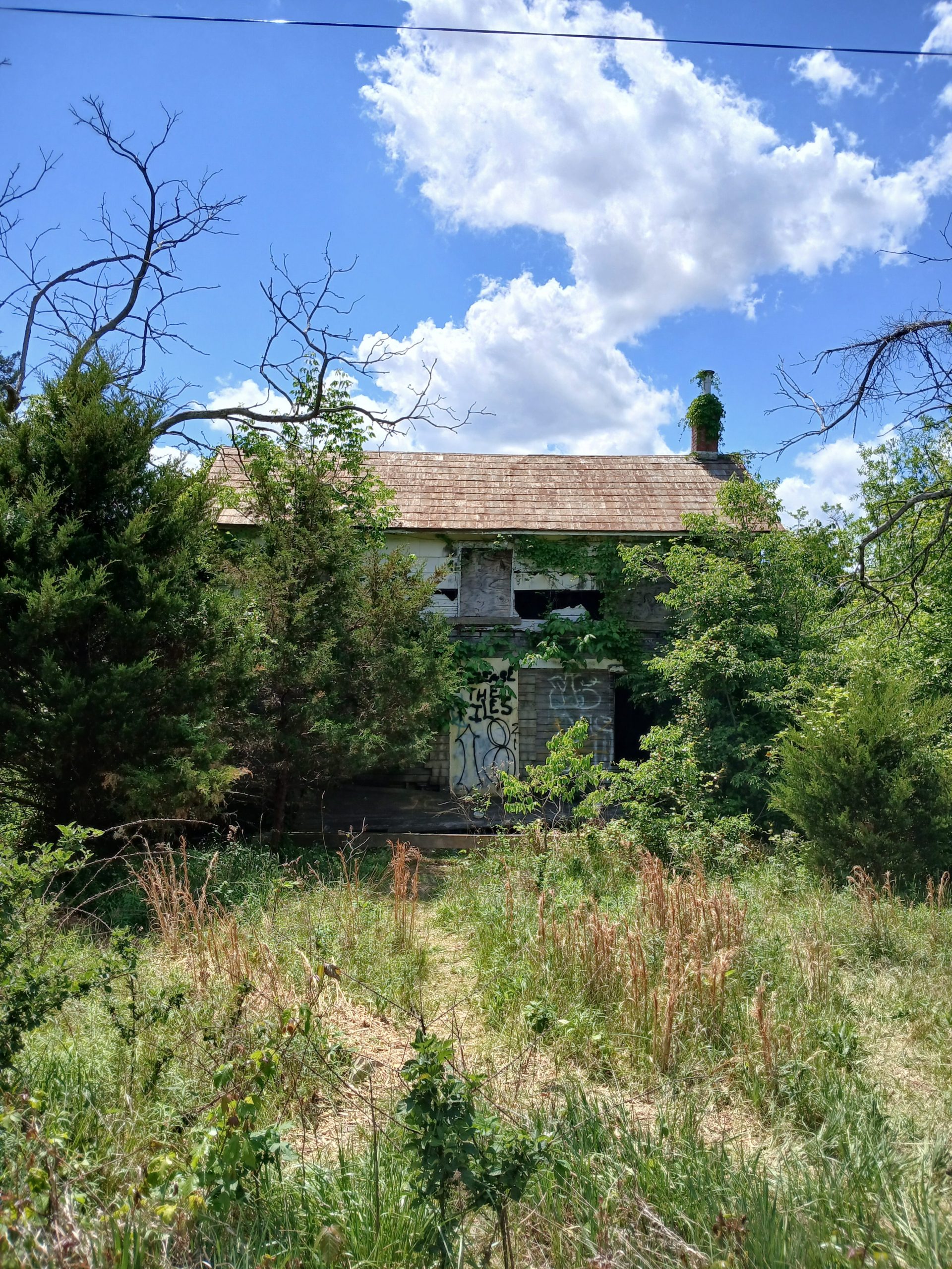 Abandoned oak Grove house